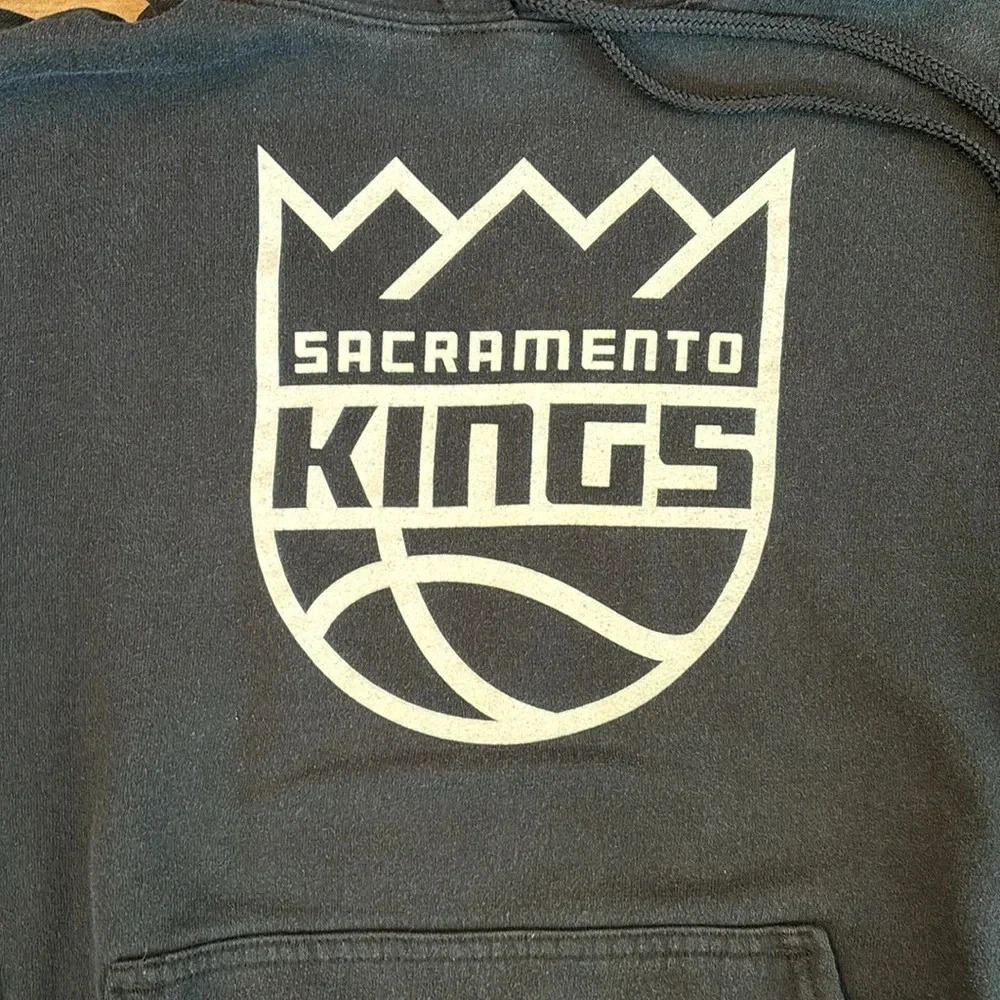 Sacramento Kings, black hooded sweatshirt - Picture 2 of 3